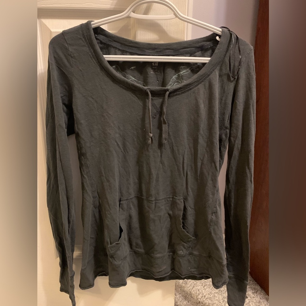 3/$20 Long sleeve scoop neck shirt